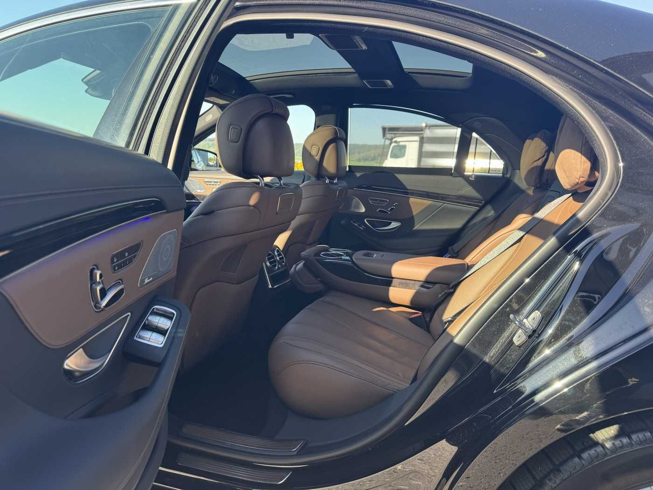 Mercedes-Benz S 400d 4M AMG+Pano+Burm+Distr+Massage+ HUD - Limuzina: slika Mercedes-Benz S 400d 4M AMG+Pano+Burm+Distr+Massage+ HUD - Limuzina Mercedes-Benz S 400d 4M AMG+Pano+Burm+Distr+Massage+ HUD - Limuzina: slika Mercedes-Benz S 400d 4M AMG+Pano+Burm+Distr+Massage+ HUD - Limuzina
