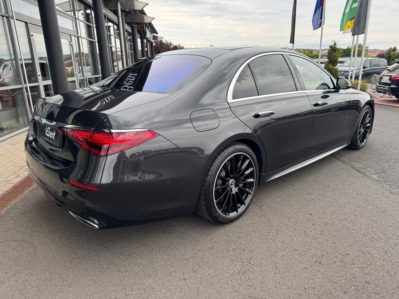 Mercedes-Benz S 580e AMG+Pano+Digital+Burm+3D+AirM+HUD+360+ - Limuzina: slika Mercedes-Benz S 580e AMG+Pano+Digital+Burm+3D+AirM+HUD+360+ - Limuzina Mercedes-Benz S 580e AMG+Pano+Digital+Burm+3D+AirM+HUD+360+ - Limuzina: slika Mercedes-Benz S 580e AMG+Pano+Digital+Burm+3D+AirM+HUD+360+ - Limuzina
