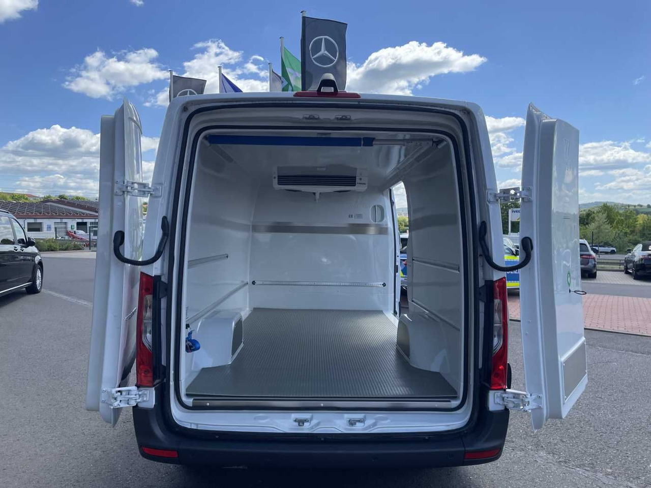 Mercedes-Benz Sprinter 315 CDI Frischdienst Fahr-/Standkühlung - Dostavno vozilo hladnjača: slika Mercedes-Benz Sprinter 315 CDI Frischdienst Fahr-/Standkühlung - Dostavno vozilo hladnjača Mercedes-Benz Sprinter 315 CDI Frischdienst Fahr-/Standkühlung - Dostavno vozilo hladnjača: slika Mercedes-Benz Sprinter 315 CDI Frischdienst Fahr-/Standkühlung - Dostavno vozilo hladnjača