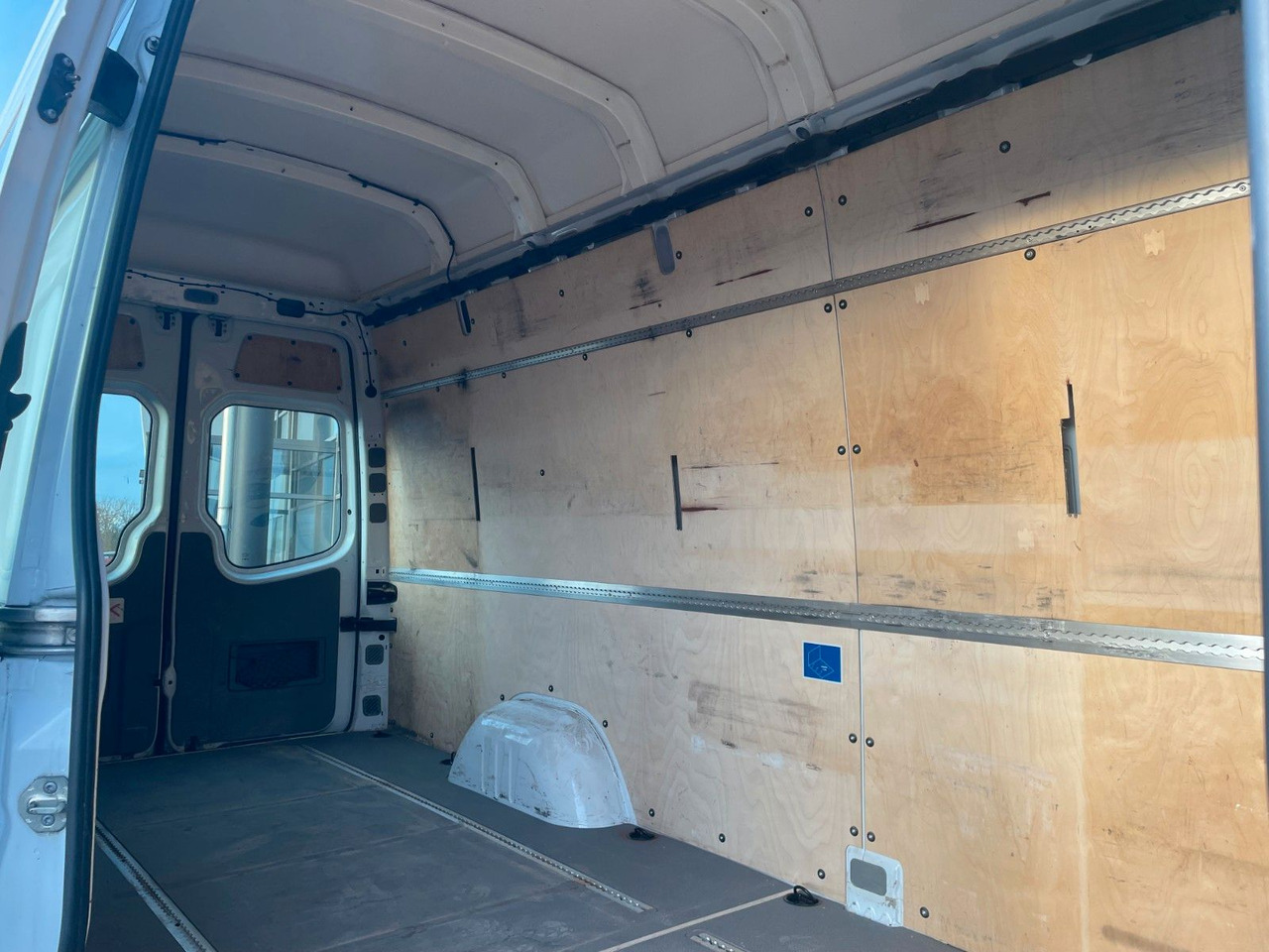 Furgon Mercedes-Benz Sprinter 316 CDI Maxi Superhochdach AHK: slika Furgon Mercedes-Benz Sprinter 316 CDI Maxi Superhochdach AHK