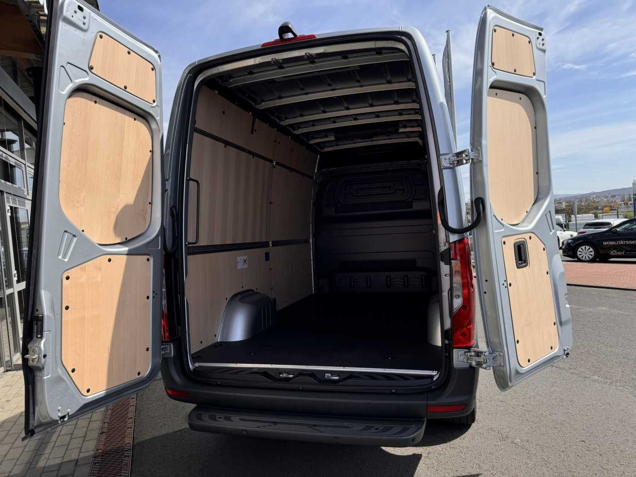 Zakup  Mercedes-Benz Sprinter 317 CDI 3665 Klima Kamera MBUX Schwing Mercedes-Benz Sprinter 317 CDI 3665 Klima Kamera MBUX Schwing: slika Zakup  Mercedes-Benz Sprinter 317 CDI 3665 Klima Kamera MBUX Schwing Mercedes-Benz Sprinter 317 CDI 3665 Klima Kamera MBUX Schwing