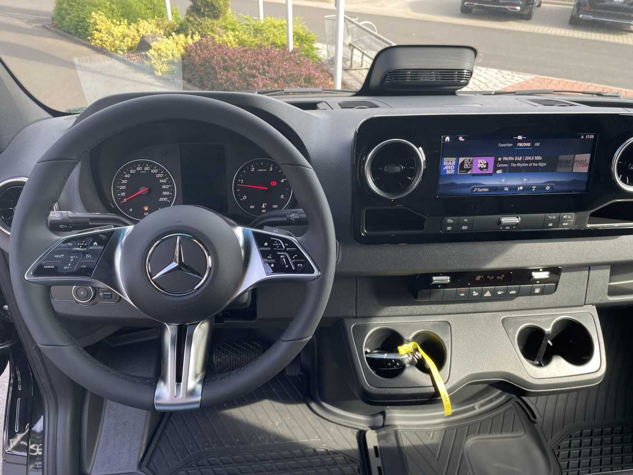 Furgon Mercedes-Benz Sprinter 319 CDI 4x4 3665 Klima Kamera MBUX LED: slika Furgon Mercedes-Benz Sprinter 319 CDI 4x4 3665 Klima Kamera MBUX LED