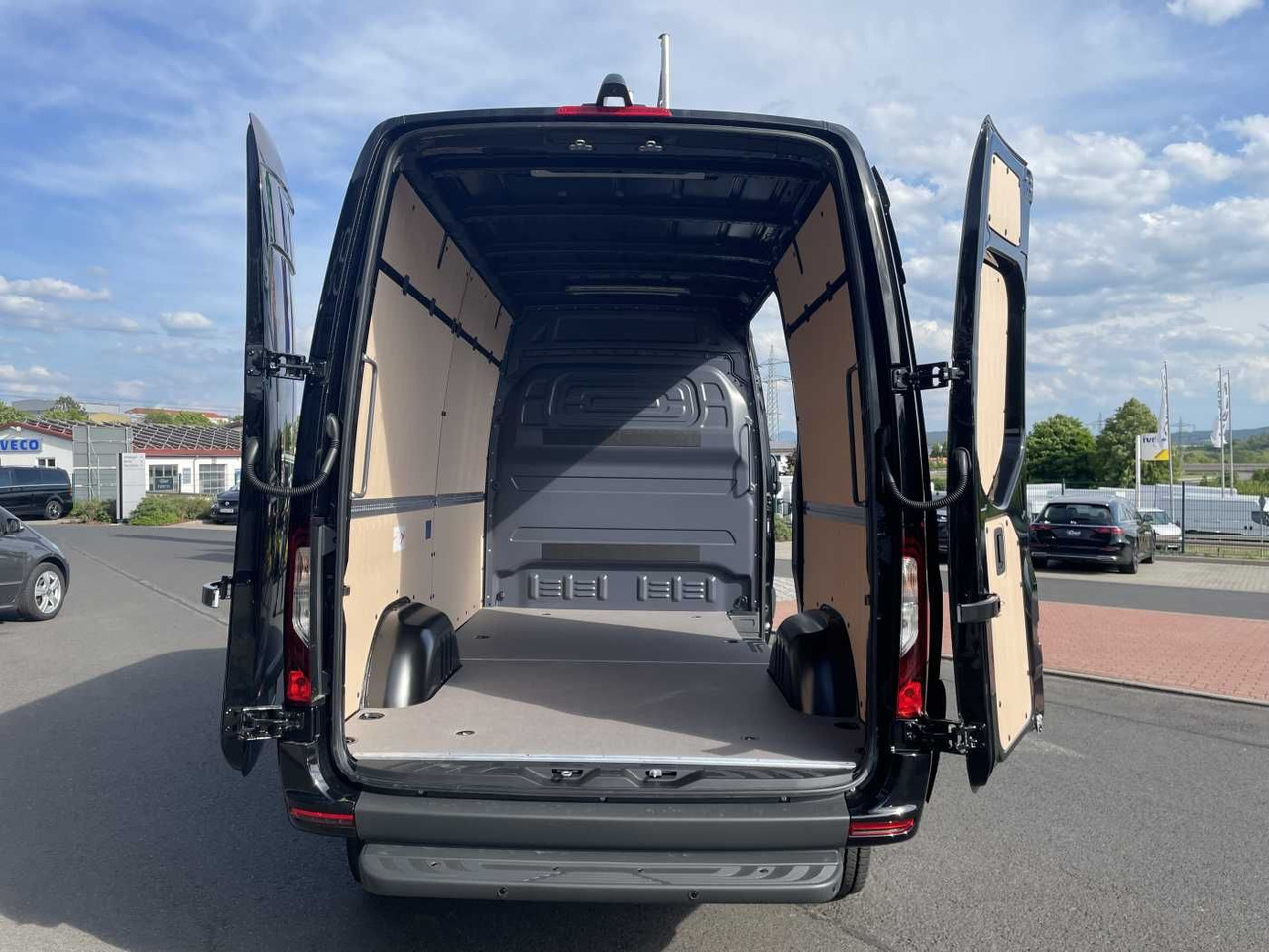 Furgon Mercedes-Benz Sprinter 319 CDI 4x4 3665 Klima Kamera MBUX LED: slika Furgon Mercedes-Benz Sprinter 319 CDI 4x4 3665 Klima Kamera MBUX LED