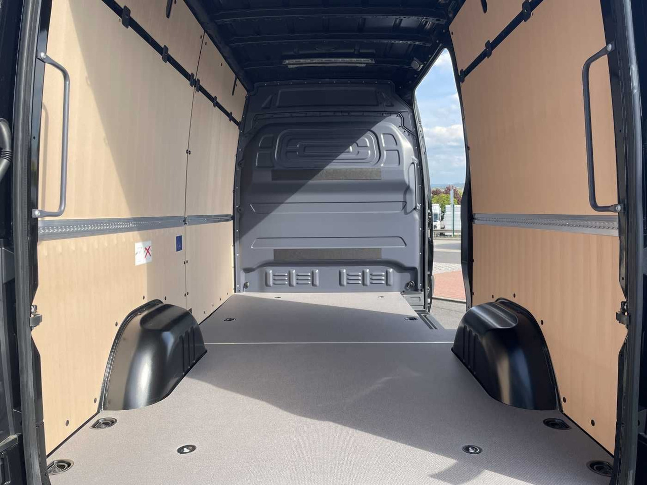 Furgon Mercedes-Benz Sprinter 319 CDI 4x4 3665 Klima Kamera MBUX LED: slika Furgon Mercedes-Benz Sprinter 319 CDI 4x4 3665 Klima Kamera MBUX LED