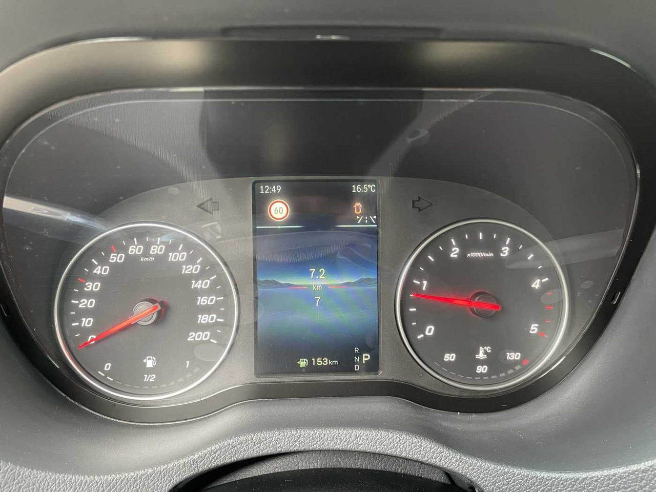 Dostavno vozilo s ravnom platformom Mercedes-Benz Sprinter 319 CDI 4x4 DoKa Klima Stdheiz AHK LED: slika Dostavno vozilo s ravnom platformom Mercedes-Benz Sprinter 319 CDI 4x4 DoKa Klima Stdheiz AHK LED