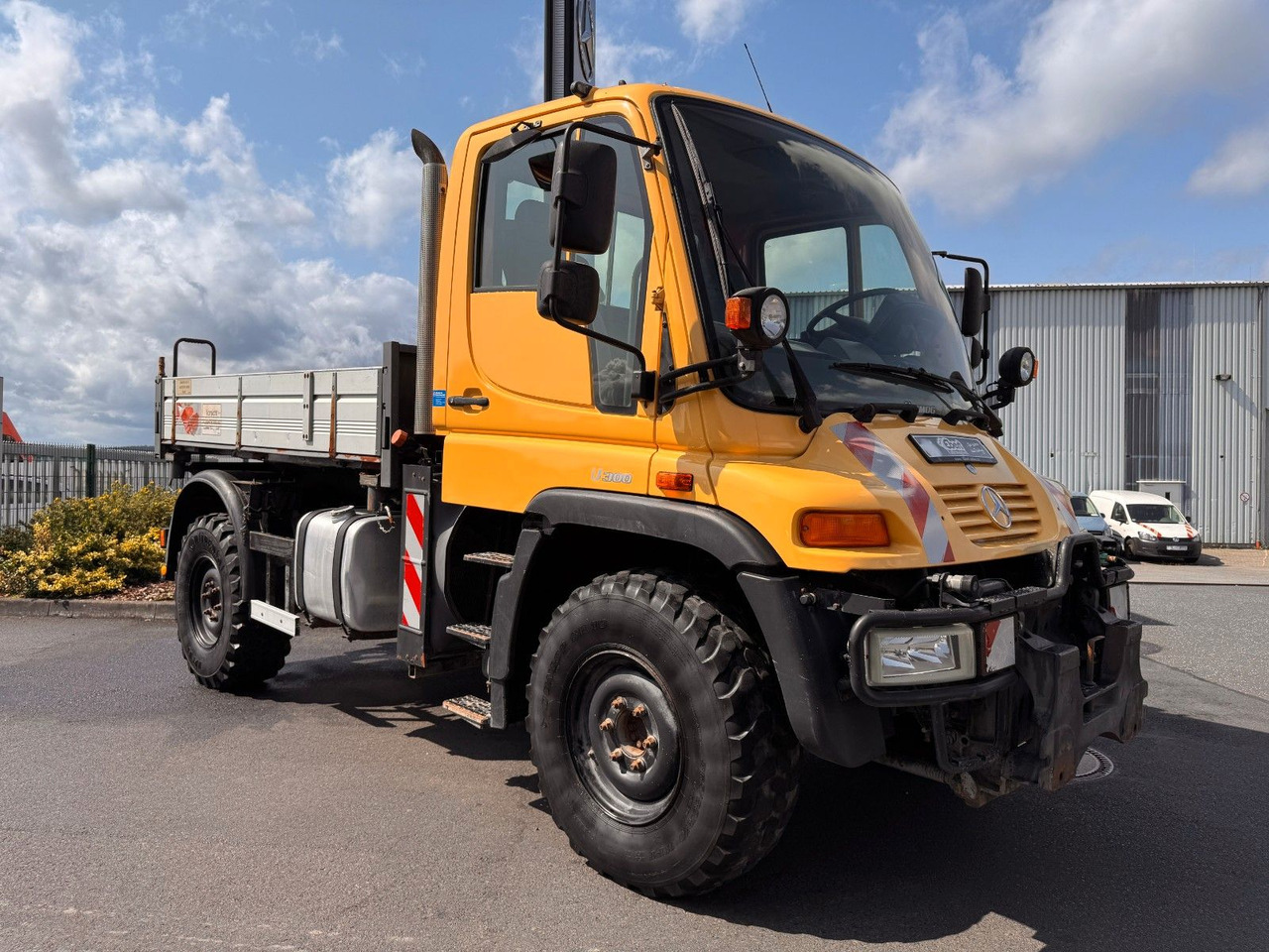 Mercedes-Benz Unimog U300 4x4 Vario-Pilot - Dostavno vozilo s ravnom platformom: slika Mercedes-Benz Unimog U300 4x4 Vario-Pilot - Dostavno vozilo s ravnom platformom Mercedes-Benz Unimog U300 4x4 Vario-Pilot - Dostavno vozilo s ravnom platformom: slika Mercedes-Benz Unimog U300 4x4 Vario-Pilot - Dostavno vozilo s ravnom platformom