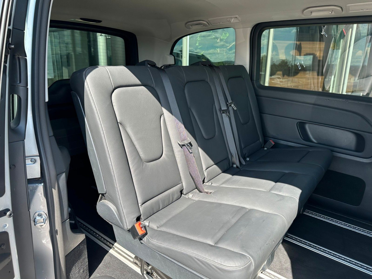 Karavan Mercedes-Benz V 250 EDITION 4MATIC Kompakt Liege-Paket AHK2,5t: slika Karavan Mercedes-Benz V 250 EDITION 4MATIC Kompakt Liege-Paket AHK2,5t