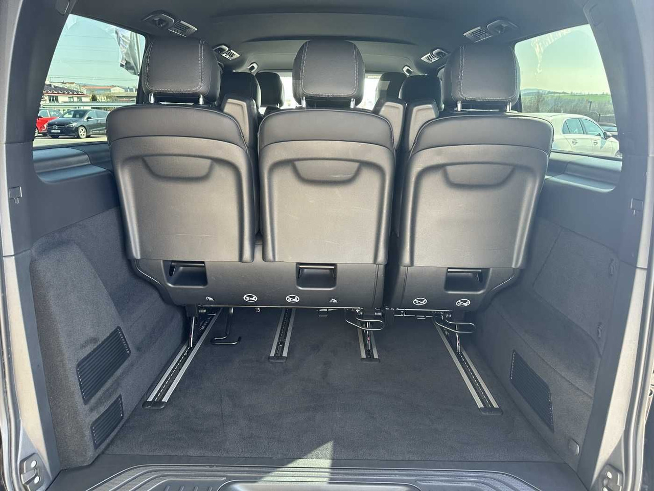 Zakup  Mercedes-Benz V 250 d EDITION Leder Kamera ILS 7Sitze Mercedes-Benz V 250 d EDITION Leder Kamera ILS 7Sitze: slika Zakup  Mercedes-Benz V 250 d EDITION Leder Kamera ILS 7Sitze Mercedes-Benz V 250 d EDITION Leder Kamera ILS 7Sitze