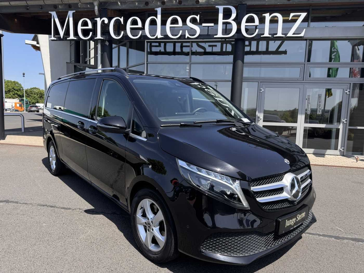 Mercedes-Benz V 300 d 4MATIC AVA 3430 AHK2,5 DISTRONIC 360 - Automobil: slika Mercedes-Benz V 300 d 4MATIC AVA 3430 AHK2,5 DISTRONIC 360 - Automobil Mercedes-Benz V 300 d 4MATIC AVA 3430 AHK2,5 DISTRONIC 360 - Automobil: slika Mercedes-Benz V 300 d 4MATIC AVA 3430 AHK2,5 DISTRONIC 360 - Automobil