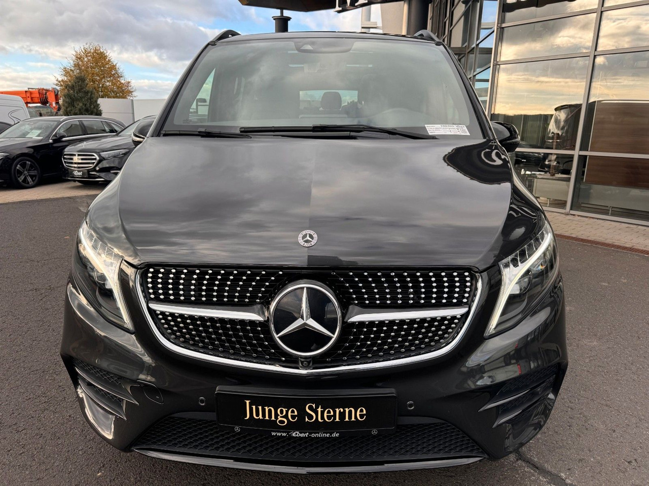 Mercedes-Benz V 300 d 4MATIC AVA ED AMG DISTR Stdh AHK2,5 PANO - Karavan: slika Mercedes-Benz V 300 d 4MATIC AVA ED AMG DISTR Stdh AHK2,5 PANO - Karavan Mercedes-Benz V 300 d 4MATIC AVA ED AMG DISTR Stdh AHK2,5 PANO - Karavan: slika Mercedes-Benz V 300 d 4MATIC AVA ED AMG DISTR Stdh AHK2,5 PANO - Karavan