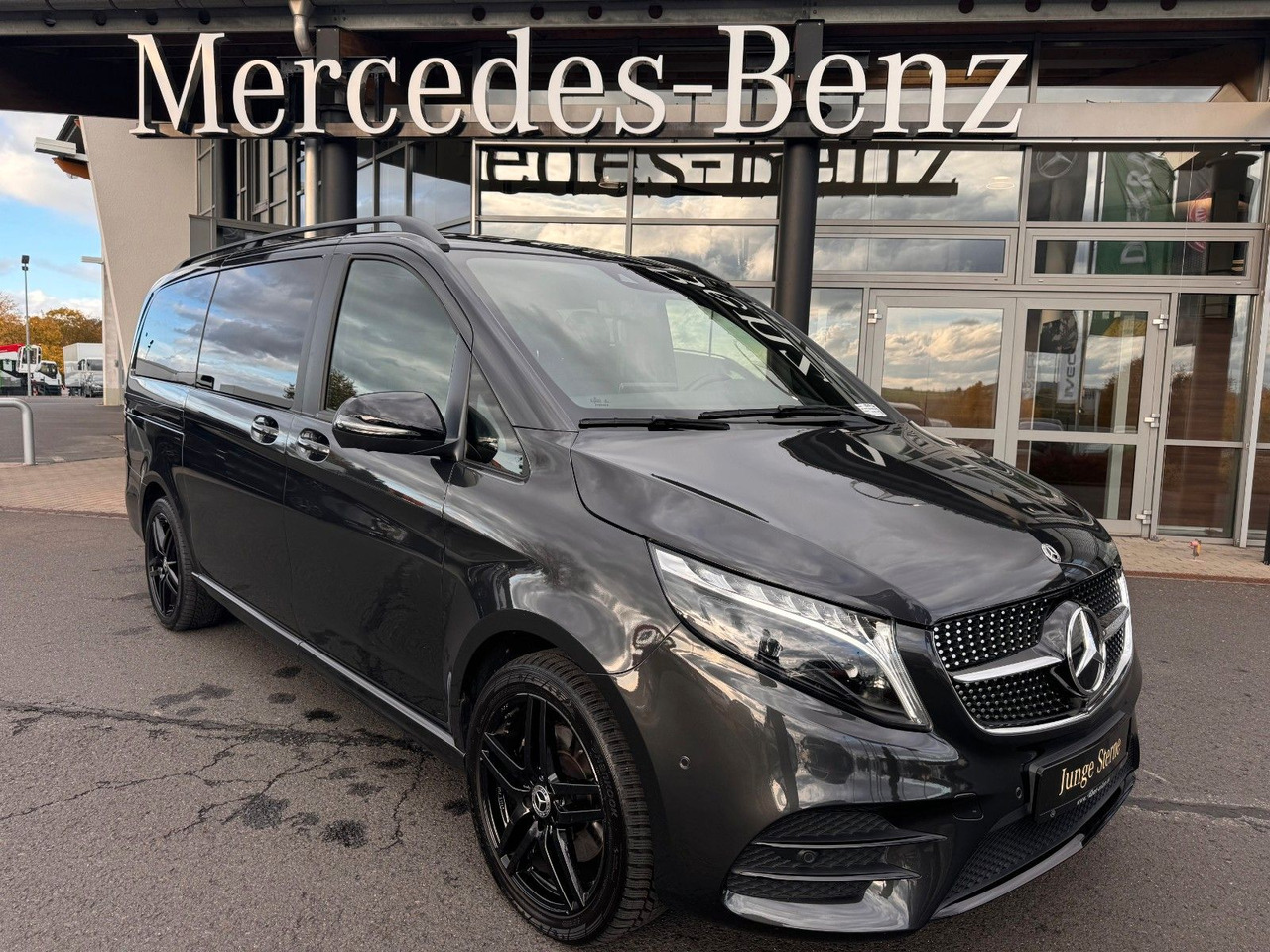 Mercedes-Benz V 300 d 4MATIC AVA ED AMG DISTR Stdh AHK2,5 PANO - Karavan: slika Mercedes-Benz V 300 d 4MATIC AVA ED AMG DISTR Stdh AHK2,5 PANO - Karavan Mercedes-Benz V 300 d 4MATIC AVA ED AMG DISTR Stdh AHK2,5 PANO - Karavan: slika Mercedes-Benz V 300 d 4MATIC AVA ED AMG DISTR Stdh AHK2,5 PANO - Karavan
