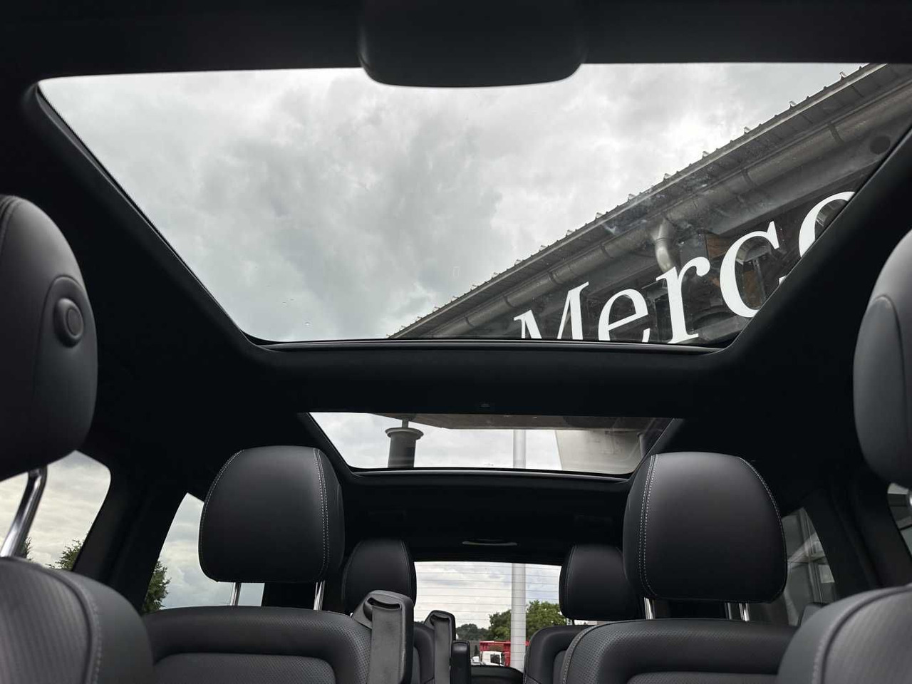 Karavan Mercedes-Benz V 300 d 4MATIC EXCLUSIVE AMG Panorama DISTRONIC: slika Karavan Mercedes-Benz V 300 d 4MATIC EXCLUSIVE AMG Panorama DISTRONIC Karavan Mercedes-Benz V 300 d 4MATIC EXCLUSIVE AMG Panorama DISTRONIC: slika Karavan Mercedes-Benz V 300 d 4MATIC EXCLUSIVE AMG Panorama DISTRONIC