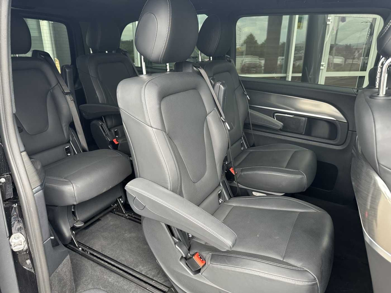 Karavan Mercedes-Benz V 300 d 4MATIC EXCLUSIVE AMG Panorama DISTRONIC: slika Karavan Mercedes-Benz V 300 d 4MATIC EXCLUSIVE AMG Panorama DISTRONIC Karavan Mercedes-Benz V 300 d 4MATIC EXCLUSIVE AMG Panorama DISTRONIC: slika Karavan Mercedes-Benz V 300 d 4MATIC EXCLUSIVE AMG Panorama DISTRONIC