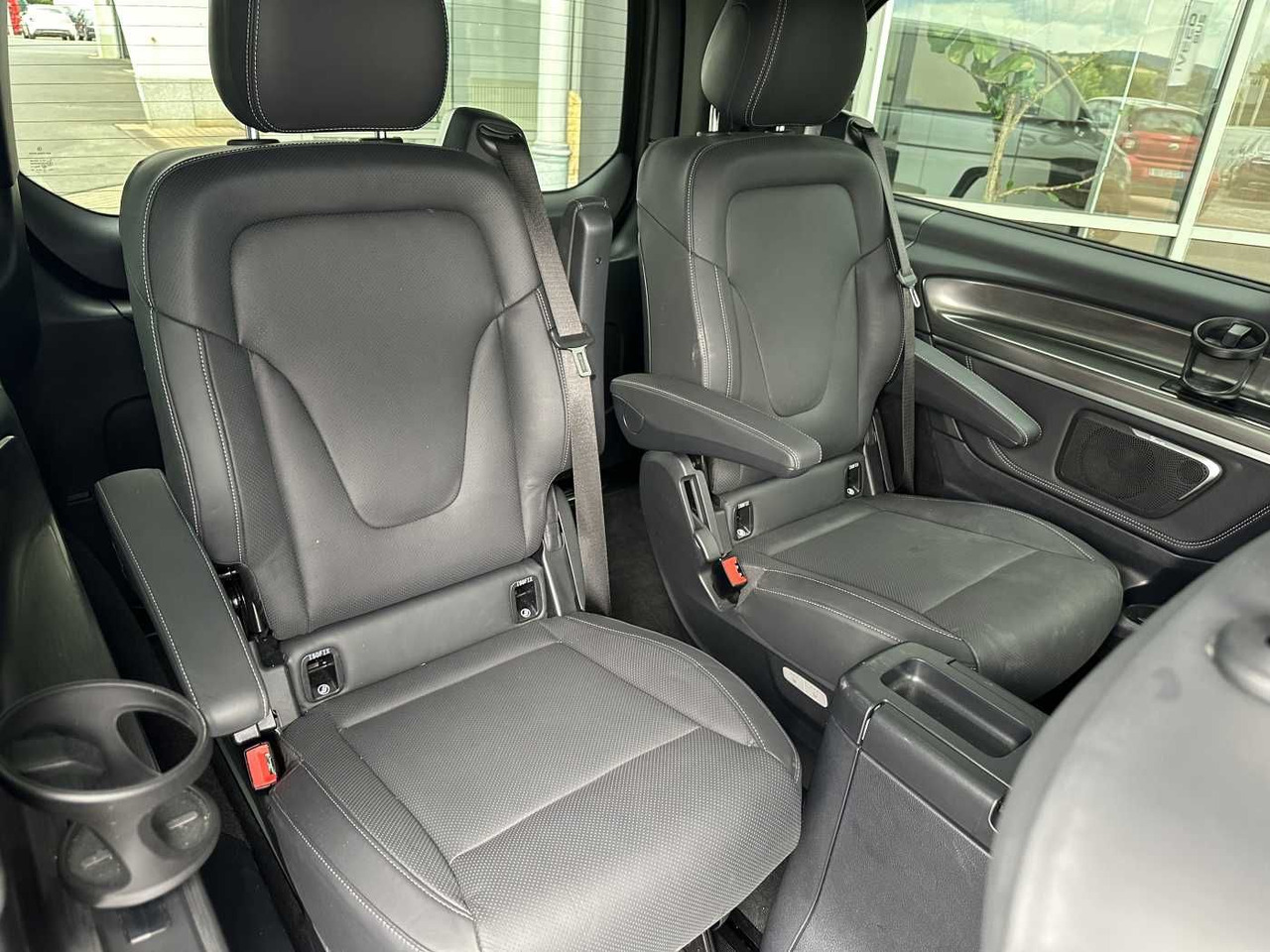 Karavan Mercedes-Benz V 300 d 4MATIC EXCLUSIVE AMG Panorama DISTRONIC: slika Karavan Mercedes-Benz V 300 d 4MATIC EXCLUSIVE AMG Panorama DISTRONIC Karavan Mercedes-Benz V 300 d 4MATIC EXCLUSIVE AMG Panorama DISTRONIC: slika Karavan Mercedes-Benz V 300 d 4MATIC EXCLUSIVE AMG Panorama DISTRONIC