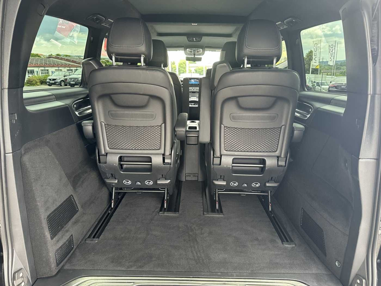 Karavan Mercedes-Benz V 300 d 4MATIC EXCLUSIVE AMG Panorama DISTRONIC: slika Karavan Mercedes-Benz V 300 d 4MATIC EXCLUSIVE AMG Panorama DISTRONIC Karavan Mercedes-Benz V 300 d 4MATIC EXCLUSIVE AMG Panorama DISTRONIC: slika Karavan Mercedes-Benz V 300 d 4MATIC EXCLUSIVE AMG Panorama DISTRONIC