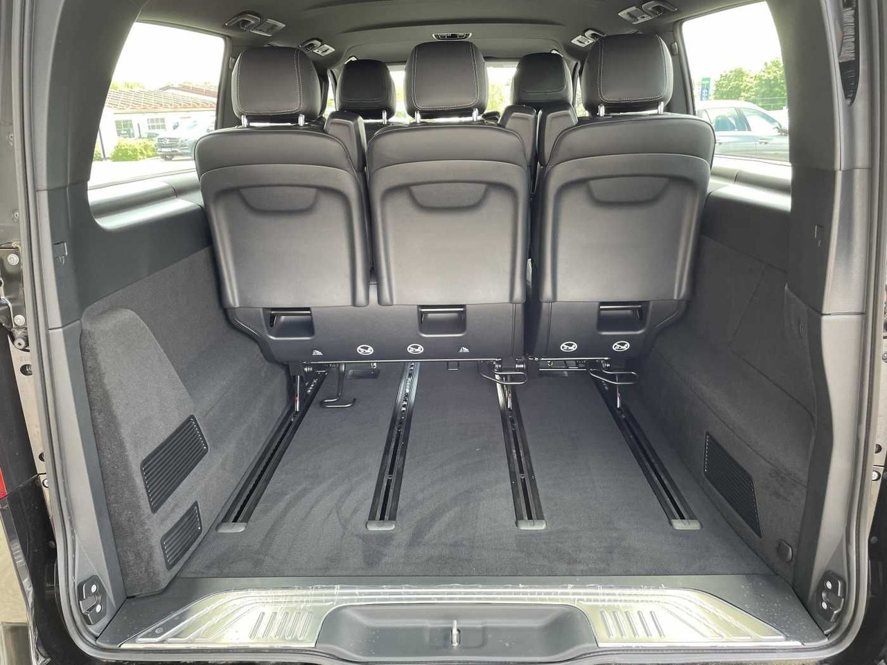 Mercedes-Benz V 300 d AVA 4MATIC AMG Kühlschrank AIRMATIC - Putnički kombi: slika Mercedes-Benz V 300 d AVA 4MATIC AMG Kühlschrank AIRMATIC - Putnički kombi Mercedes-Benz V 300 d AVA 4MATIC AMG Kühlschrank AIRMATIC - Putnički kombi: slika Mercedes-Benz V 300 d AVA 4MATIC AMG Kühlschrank AIRMATIC - Putnički kombi
