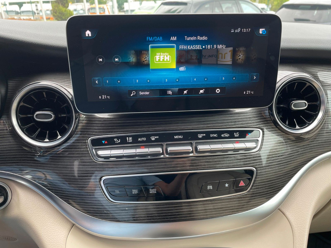 Karavan Mercedes-Benz V 300 d AVA ED 4MATIC Sitzklima Burmester 6Sitze: slika Karavan Mercedes-Benz V 300 d AVA ED 4MATIC Sitzklima Burmester 6Sitze