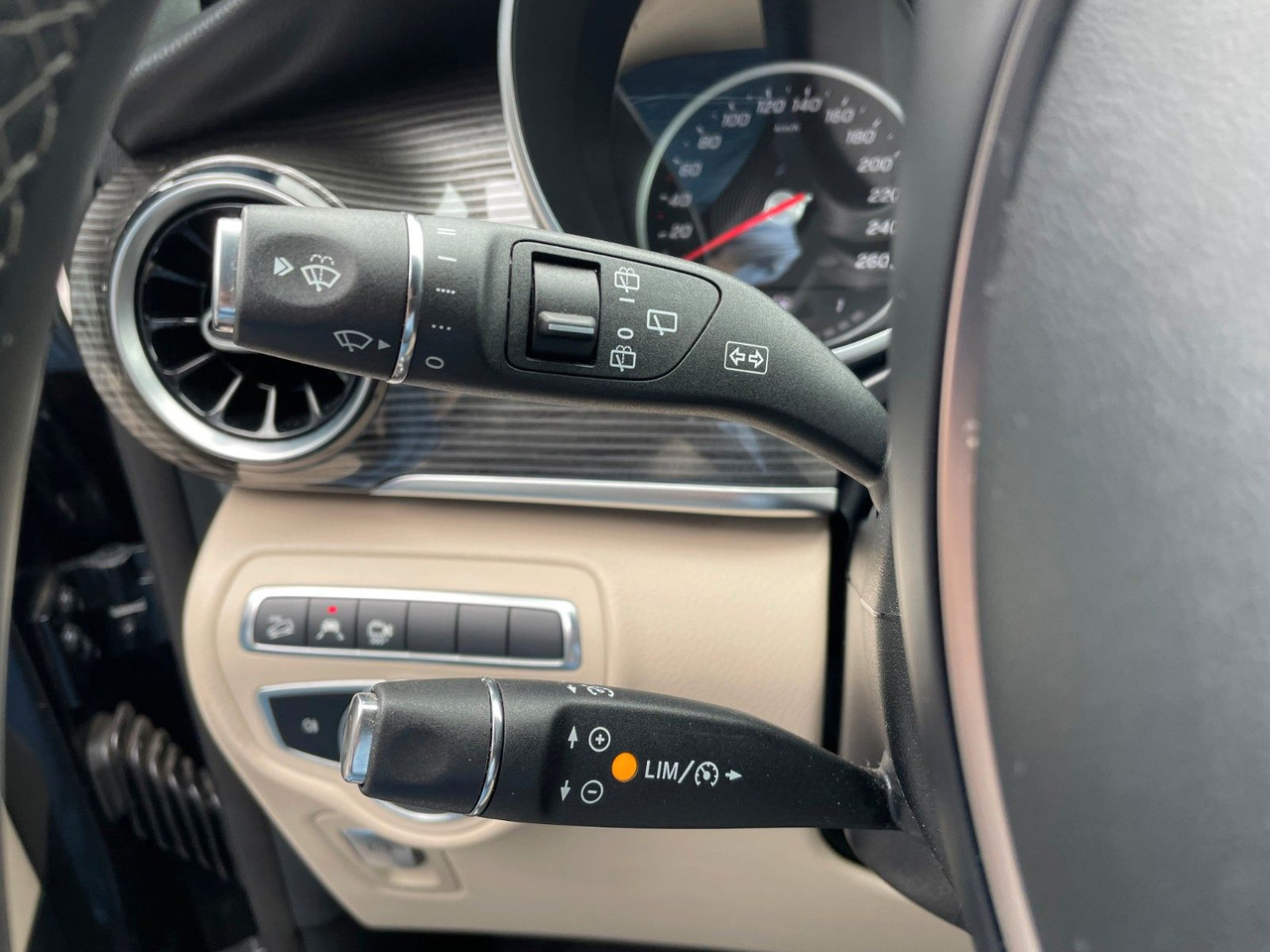 Karavan Mercedes-Benz V 300 d AVA ED 4MATIC Sitzklima Burmester 6Sitze: slika Karavan Mercedes-Benz V 300 d AVA ED 4MATIC Sitzklima Burmester 6Sitze