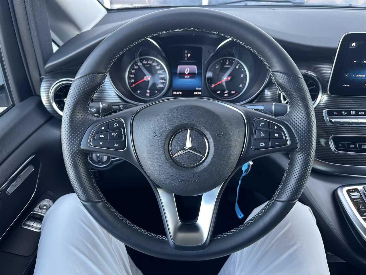 Putnički kombi Mercedes-Benz V 300 d AVA ED 6Sitze Burmester 360Kamera el Tür: slika Putnički kombi Mercedes-Benz V 300 d AVA ED 6Sitze Burmester 360Kamera el Tür