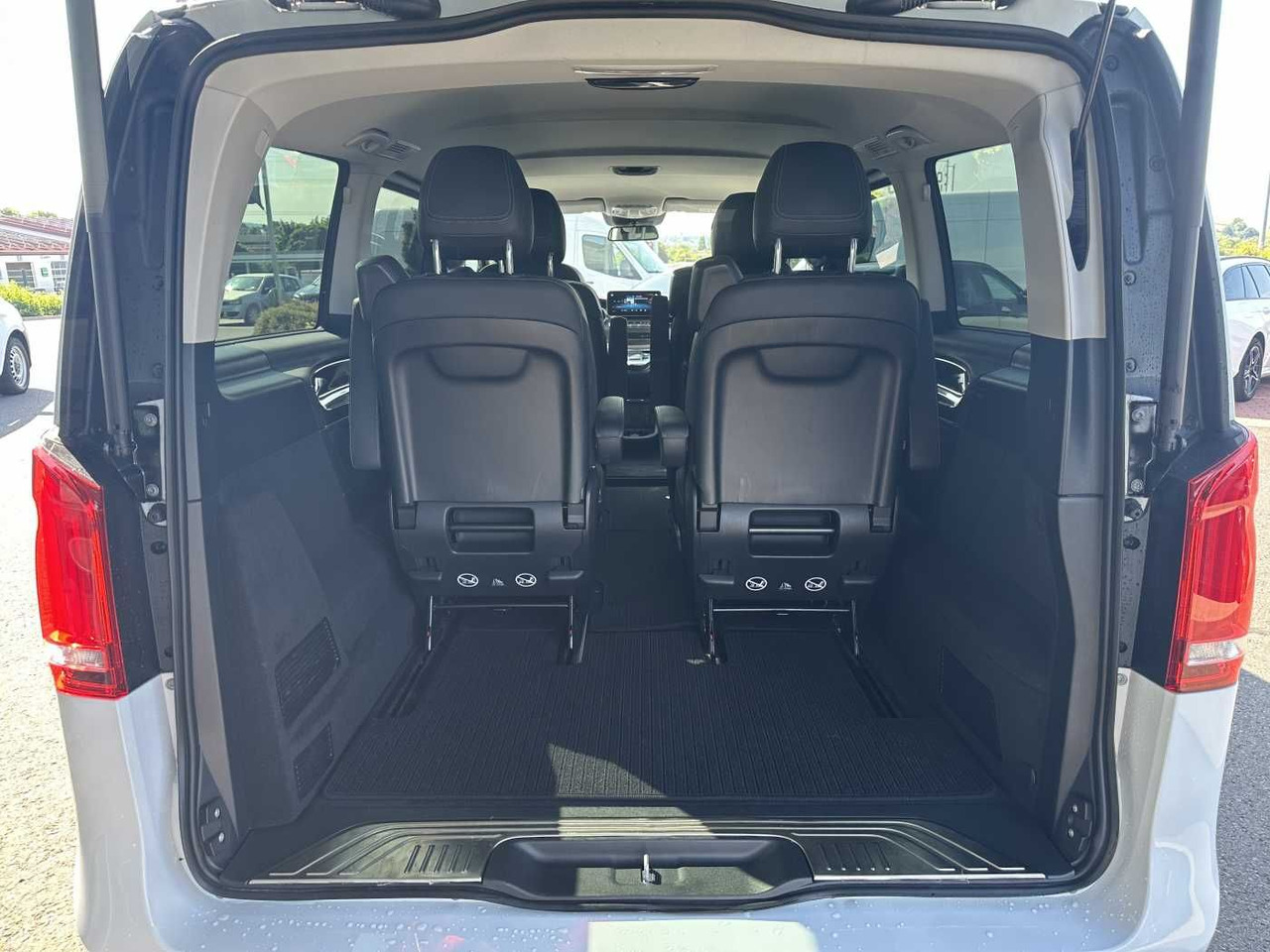 Putnički kombi Mercedes-Benz V 300 d AVA ED 6Sitze Burmester 360Kamera el Tür: slika Putnički kombi Mercedes-Benz V 300 d AVA ED 6Sitze Burmester 360Kamera el Tür