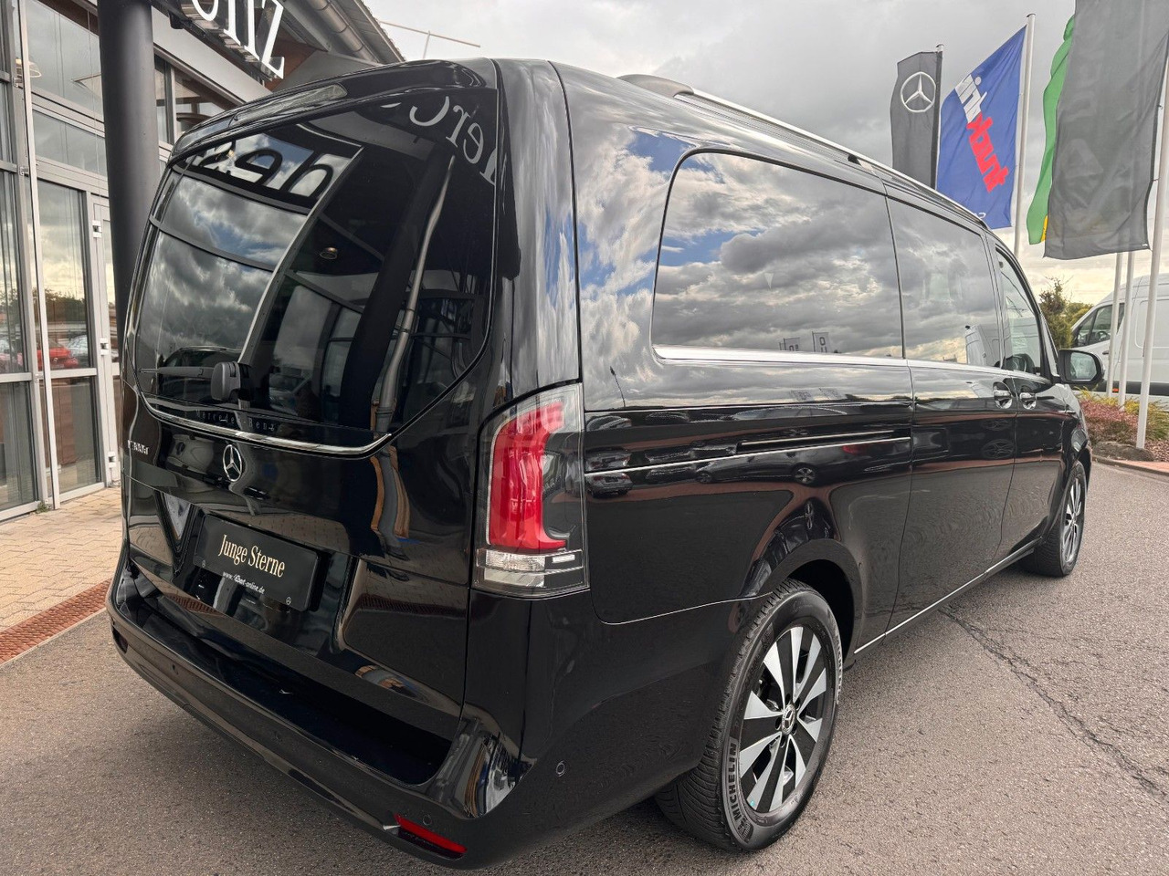 Mercedes-Benz V 300 d AVANTGARDE Extralang 360Kamera Standheiz - Karavan: slika Mercedes-Benz V 300 d AVANTGARDE Extralang 360Kamera Standheiz - Karavan Mercedes-Benz V 300 d AVANTGARDE Extralang 360Kamera Standheiz - Karavan: slika Mercedes-Benz V 300 d AVANTGARDE Extralang 360Kamera Standheiz - Karavan