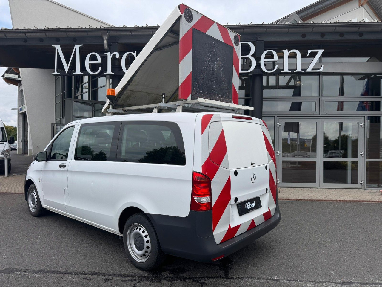 Mercedes-Benz Vito 111 CDI Tourer Begleitfahrzeug BF3+ / WVZ - Putnički kombi: slika  Mercedes-Benz Vito 111 CDI Tourer Begleitfahrzeug BF3+ / WVZ - Putnički kombi Mercedes-Benz Vito 111 CDI Tourer Begleitfahrzeug BF3+ / WVZ - Putnički kombi: slika  Mercedes-Benz Vito 111 CDI Tourer Begleitfahrzeug BF3+ / WVZ - Putnički kombi