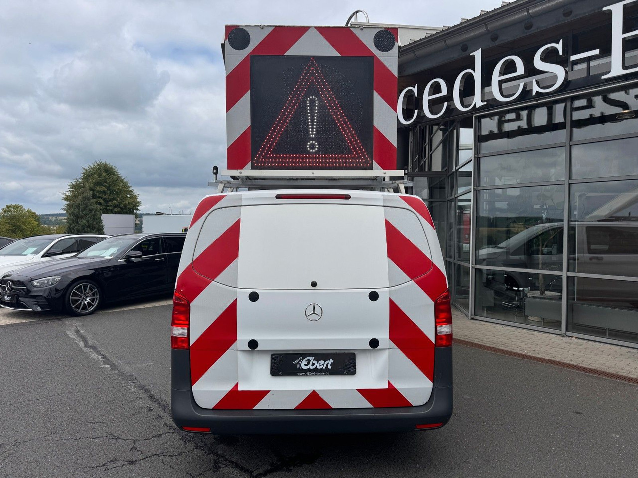 Mercedes-Benz Vito 111 CDI Tourer Begleitfahrzeug BF3+ / WVZ - Putnički kombi: slika  Mercedes-Benz Vito 111 CDI Tourer Begleitfahrzeug BF3+ / WVZ - Putnički kombi Mercedes-Benz Vito 111 CDI Tourer Begleitfahrzeug BF3+ / WVZ - Putnički kombi: slika  Mercedes-Benz Vito 111 CDI Tourer Begleitfahrzeug BF3+ / WVZ - Putnički kombi