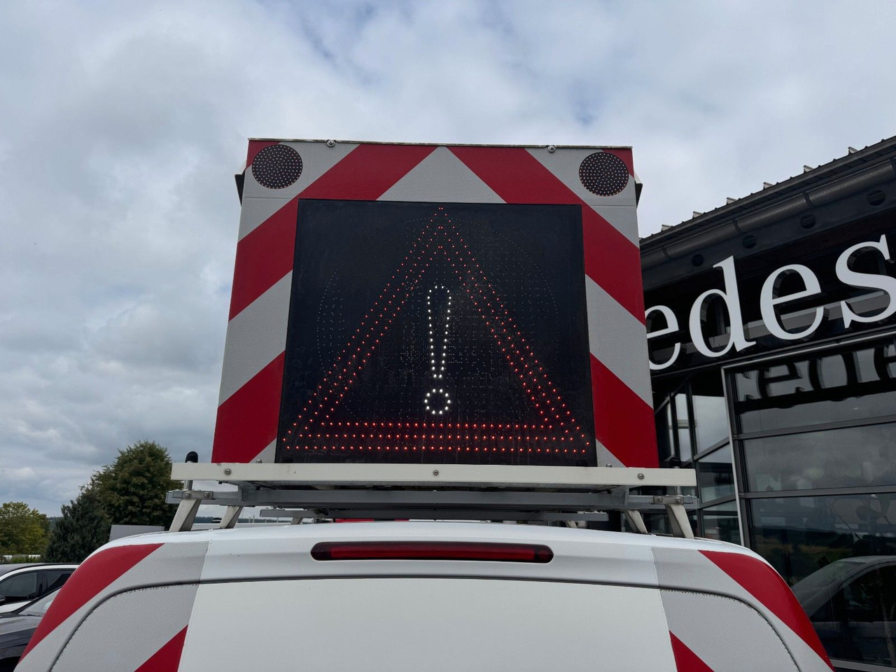Mercedes-Benz Vito 111 CDI Tourer Begleitfahrzeug BF3+ / WVZ - Putnički kombi: slika  Mercedes-Benz Vito 111 CDI Tourer Begleitfahrzeug BF3+ / WVZ - Putnički kombi Mercedes-Benz Vito 111 CDI Tourer Begleitfahrzeug BF3+ / WVZ - Putnički kombi: slika  Mercedes-Benz Vito 111 CDI Tourer Begleitfahrzeug BF3+ / WVZ - Putnički kombi