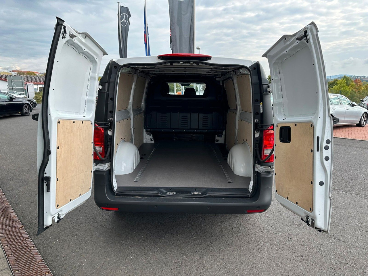 Mercedes-Benz Vito 116 CDI Extralang Klima Kamera SHZ - Mali kombi: slika Mercedes-Benz Vito 116 CDI Extralang Klima Kamera SHZ - Mali kombi Mercedes-Benz Vito 116 CDI Extralang Klima Kamera SHZ - Mali kombi: slika Mercedes-Benz Vito 116 CDI Extralang Klima Kamera SHZ - Mali kombi
