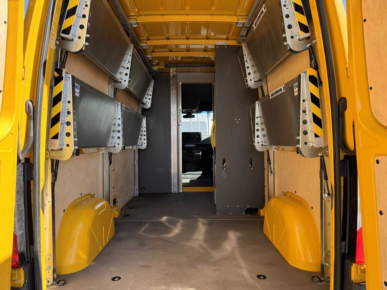 Mercedes-Benz eSprinter 312 KEP-AusbauPaket-Regal Kamera Klima - Furgon, Električno dostavno vozilo: slika Mercedes-Benz eSprinter 312 KEP-AusbauPaket-Regal Kamera Klima - Furgon, Električno dostavno vozilo Mercedes-Benz eSprinter 312 KEP-AusbauPaket-Regal Kamera Klima - Furgon, Električno dostavno vozilo: slika Mercedes-Benz eSprinter 312 KEP-AusbauPaket-Regal Kamera Klima - Furgon, Električno dostavno vozilo