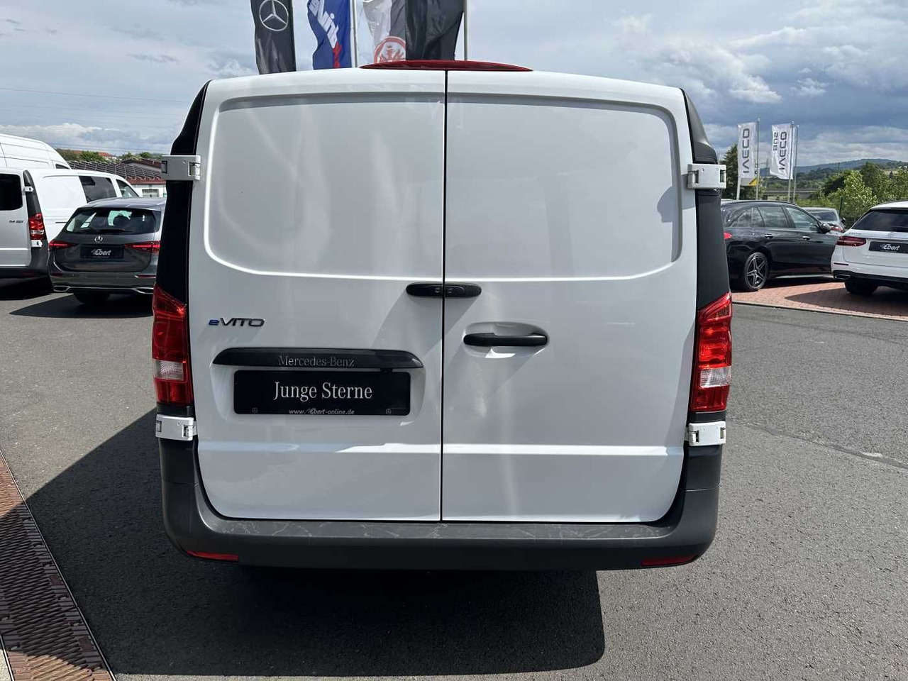 Mercedes-Benz eVito 112 Klima Kamera Navi SHZ Tempomat - Mali kombi, Električno dostavno vozilo: slika Mercedes-Benz eVito 112 Klima Kamera Navi SHZ Tempomat - Mali kombi, Električno dostavno vozilo Mercedes-Benz eVito 112 Klima Kamera Navi SHZ Tempomat - Mali kombi, Električno dostavno vozilo: slika Mercedes-Benz eVito 112 Klima Kamera Navi SHZ Tempomat - Mali kombi, Električno dostavno vozilo