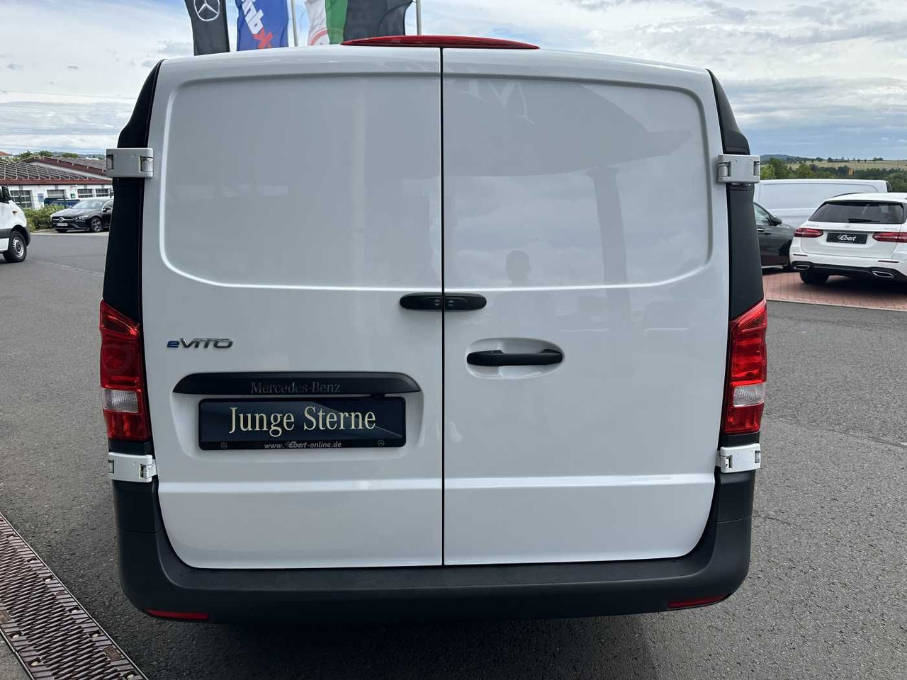 Mercedes-Benz eVito 112 Klima Kamera Navi SHZ Tempomat - Mali kombi, Električno dostavno vozilo: slika Mercedes-Benz eVito 112 Klima Kamera Navi SHZ Tempomat - Mali kombi, Električno dostavno vozilo Mercedes-Benz eVito 112 Klima Kamera Navi SHZ Tempomat - Mali kombi, Električno dostavno vozilo: slika Mercedes-Benz eVito 112 Klima Kamera Navi SHZ Tempomat - Mali kombi, Električno dostavno vozilo