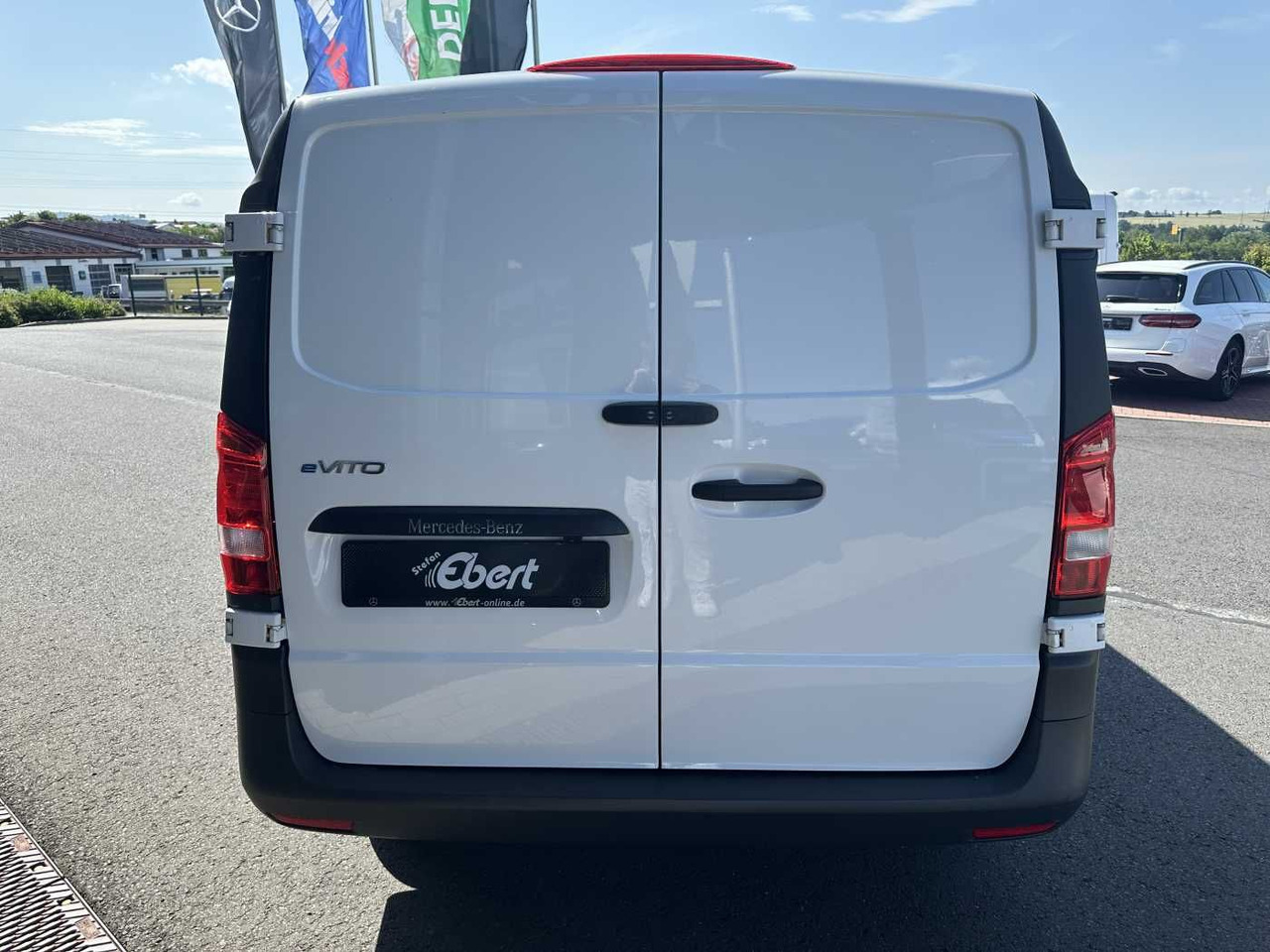 Mercedes-Benz eVito 112 Klima Kamera Navi SHZ Tempomat - Mali kombi, Električno dostavno vozilo: slika Mercedes-Benz eVito 112 Klima Kamera Navi SHZ Tempomat - Mali kombi, Električno dostavno vozilo Mercedes-Benz eVito 112 Klima Kamera Navi SHZ Tempomat - Mali kombi, Električno dostavno vozilo: slika Mercedes-Benz eVito 112 Klima Kamera Navi SHZ Tempomat - Mali kombi, Električno dostavno vozilo