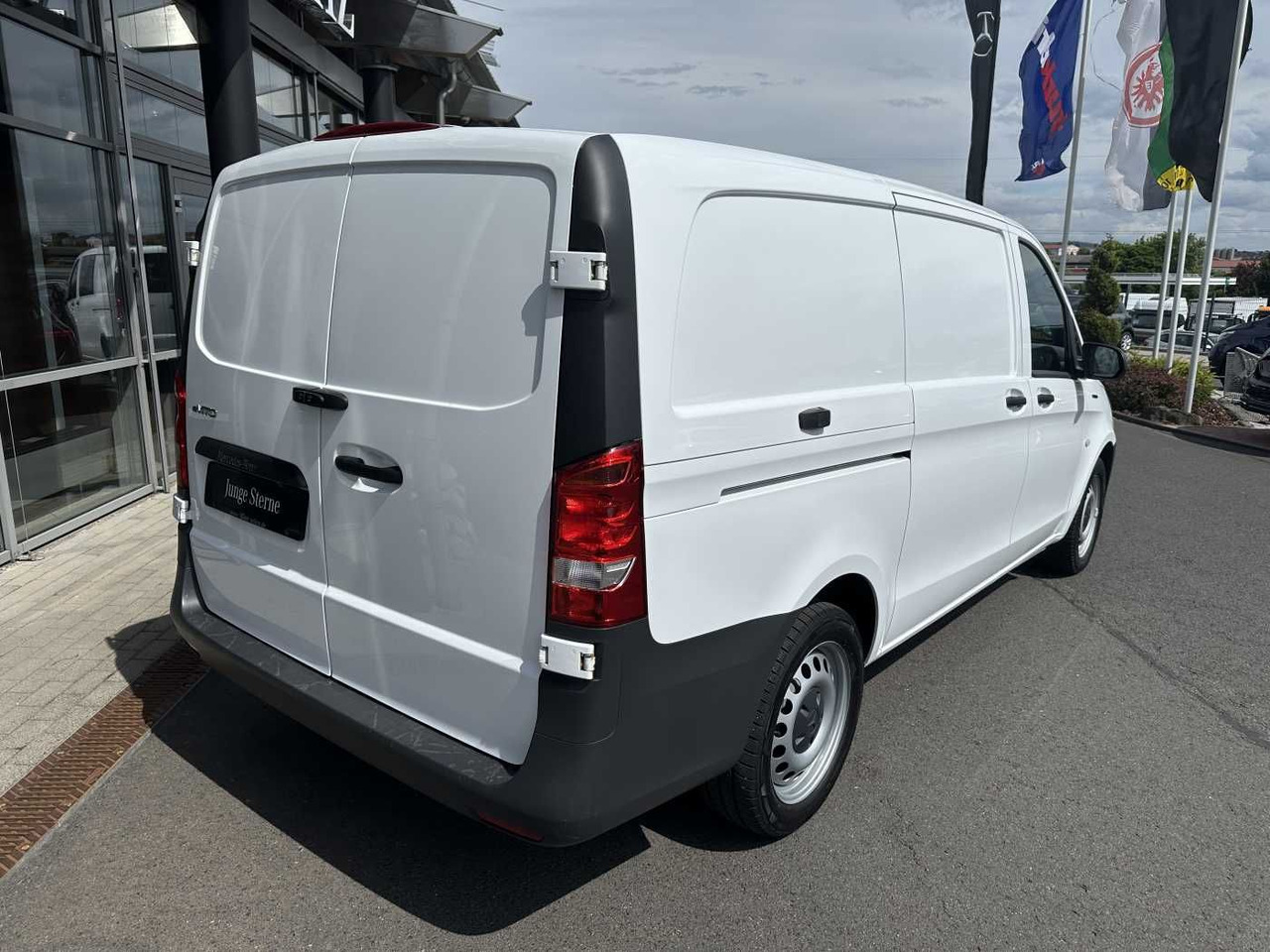 Mercedes-Benz eVito 112 Klima Kamera Navi SHZ Tempomat - Mali kombi, Električno dostavno vozilo: slika Mercedes-Benz eVito 112 Klima Kamera Navi SHZ Tempomat - Mali kombi, Električno dostavno vozilo Mercedes-Benz eVito 112 Klima Kamera Navi SHZ Tempomat - Mali kombi, Električno dostavno vozilo: slika Mercedes-Benz eVito 112 Klima Kamera Navi SHZ Tempomat - Mali kombi, Električno dostavno vozilo