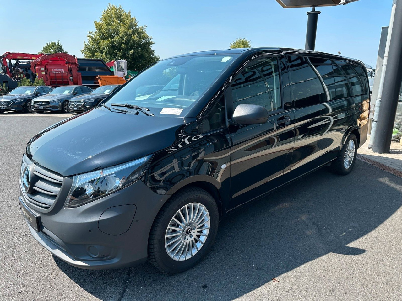 Mercedes-Benz eVito 129 Tourer Behinderten-/Rollstuhlrampe - Putnički kombi, Električno dostavno vozilo: slika Mercedes-Benz eVito 129 Tourer Behinderten-/Rollstuhlrampe - Putnički kombi, Električno dostavno vozilo Mercedes-Benz eVito 129 Tourer Behinderten-/Rollstuhlrampe - Putnički kombi, Električno dostavno vozilo: slika Mercedes-Benz eVito 129 Tourer Behinderten-/Rollstuhlrampe - Putnički kombi, Električno dostavno vozilo