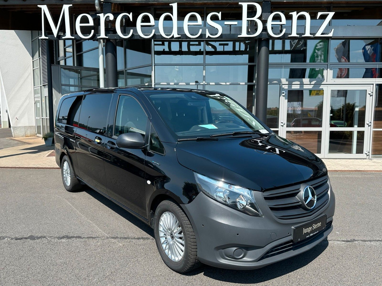Mercedes-Benz eVito 129 Tourer Behinderten-/Rollstuhlrampe - Putnički kombi, Električno dostavno vozilo: slika Mercedes-Benz eVito 129 Tourer Behinderten-/Rollstuhlrampe - Putnički kombi, Električno dostavno vozilo Mercedes-Benz eVito 129 Tourer Behinderten-/Rollstuhlrampe - Putnički kombi, Električno dostavno vozilo: slika Mercedes-Benz eVito 129 Tourer Behinderten-/Rollstuhlrampe - Putnički kombi, Električno dostavno vozilo