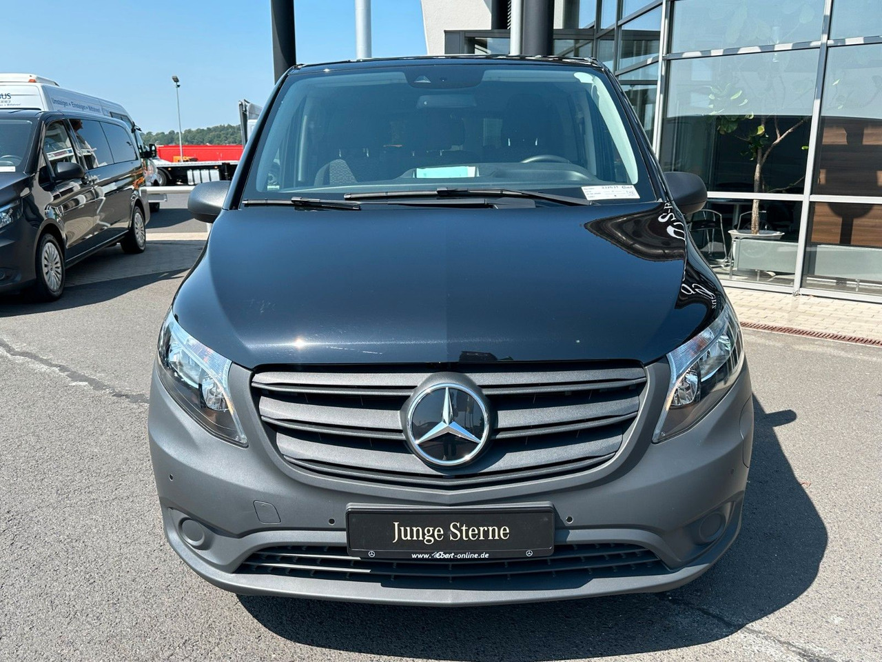 Mercedes-Benz eVito 129 Tourer Behinderten-/Rollstuhlrampe - Putnički kombi, Električno dostavno vozilo: slika Mercedes-Benz eVito 129 Tourer Behinderten-/Rollstuhlrampe - Putnički kombi, Električno dostavno vozilo Mercedes-Benz eVito 129 Tourer Behinderten-/Rollstuhlrampe - Putnički kombi, Električno dostavno vozilo: slika Mercedes-Benz eVito 129 Tourer Behinderten-/Rollstuhlrampe - Putnički kombi, Električno dostavno vozilo