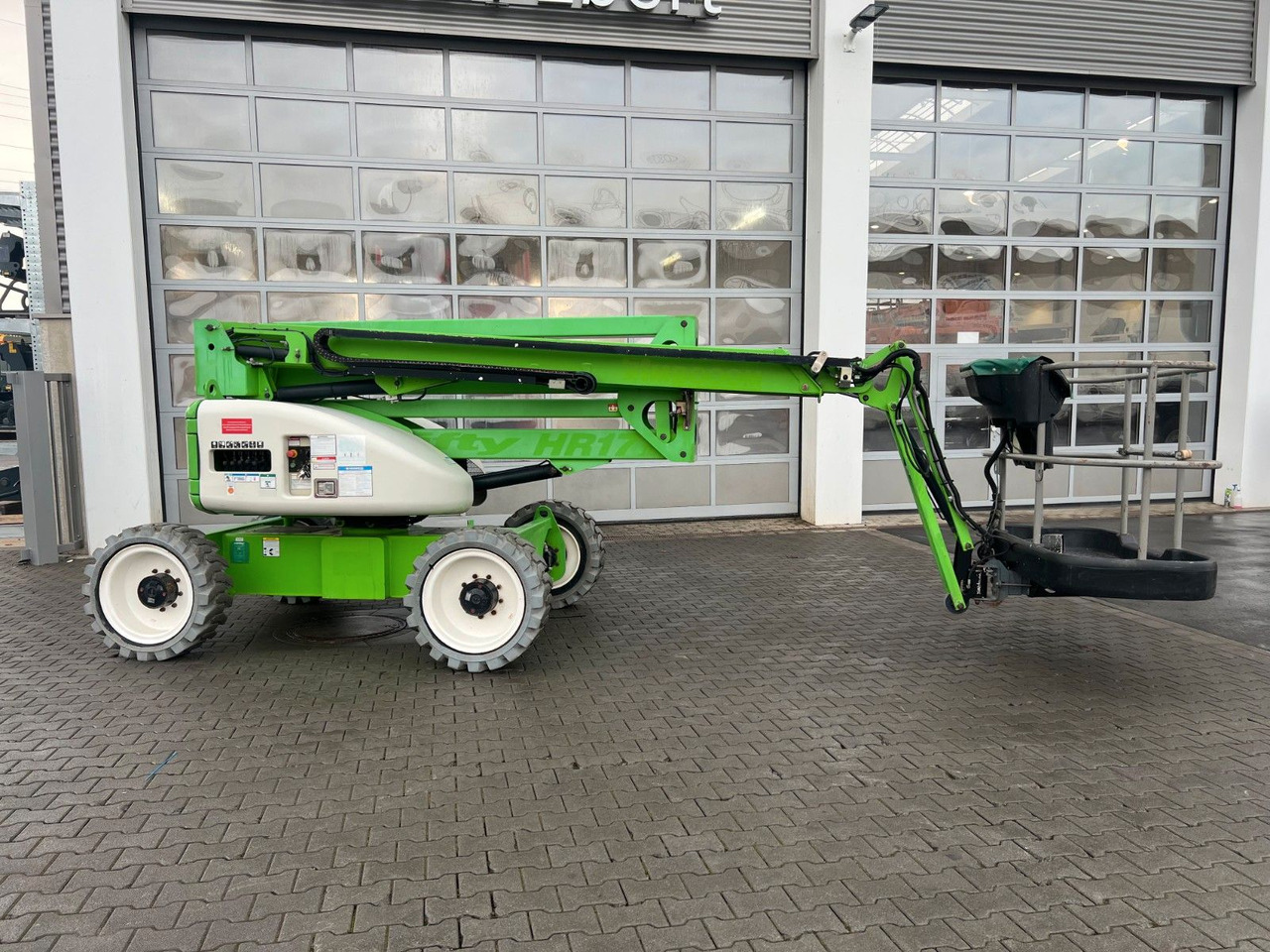 Niftylift HR17D 4X4 / 1.636h / 17m Arbeithöhe - Podizna platforma montirana na kamion: slika Niftylift HR17D 4X4 / 1.636h / 17m Arbeithöhe - Podizna platforma montirana na kamion Niftylift HR17D 4X4 / 1.636h / 17m Arbeithöhe - Podizna platforma montirana na kamion: slika Niftylift HR17D 4X4 / 1.636h / 17m Arbeithöhe - Podizna platforma montirana na kamion