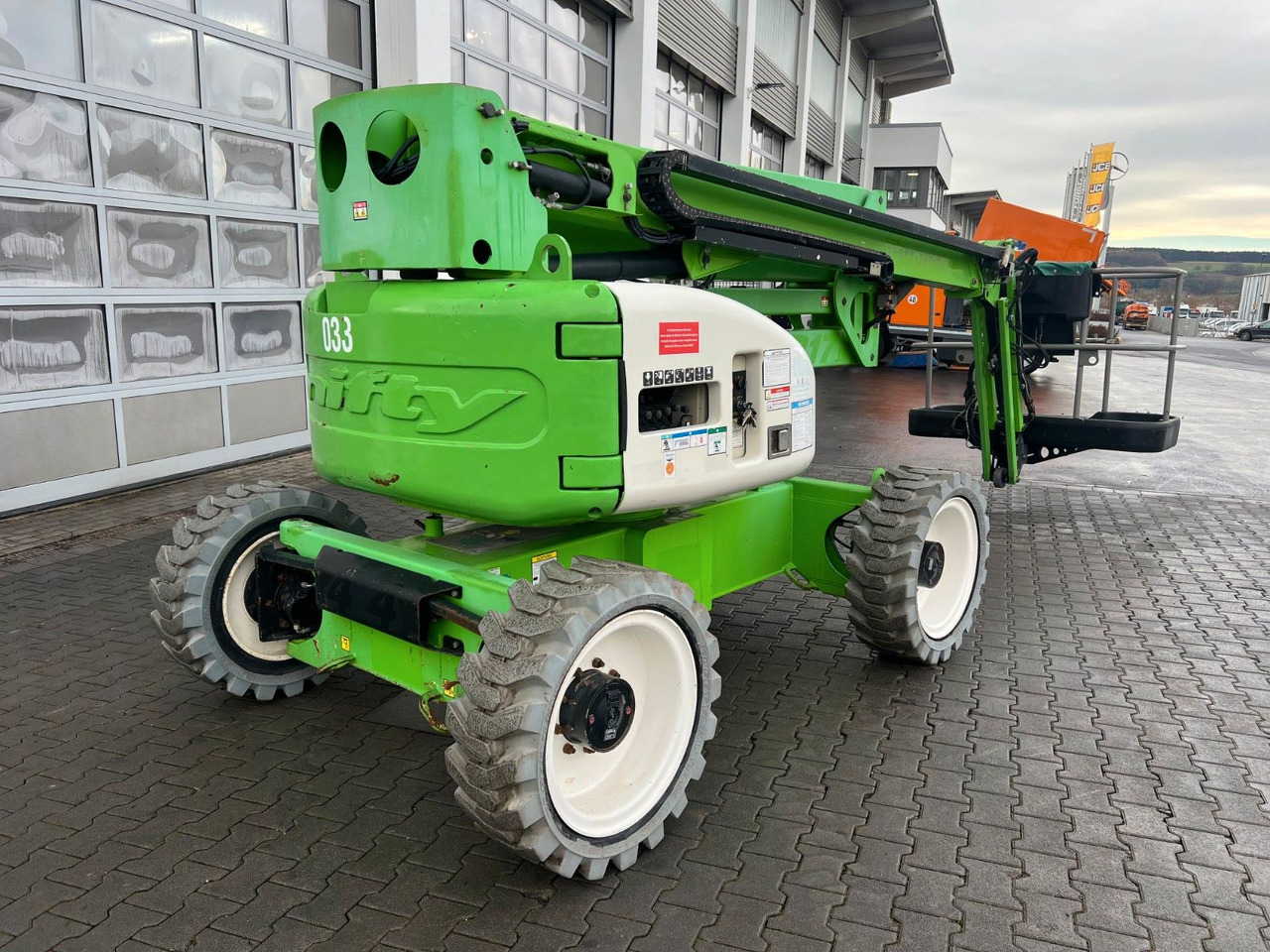 Niftylift HR17D 4X4 / 1.636h / 17m Arbeithöhe - Podizna platforma montirana na kamion: slika Niftylift HR17D 4X4 / 1.636h / 17m Arbeithöhe - Podizna platforma montirana na kamion Niftylift HR17D 4X4 / 1.636h / 17m Arbeithöhe - Podizna platforma montirana na kamion: slika Niftylift HR17D 4X4 / 1.636h / 17m Arbeithöhe - Podizna platforma montirana na kamion