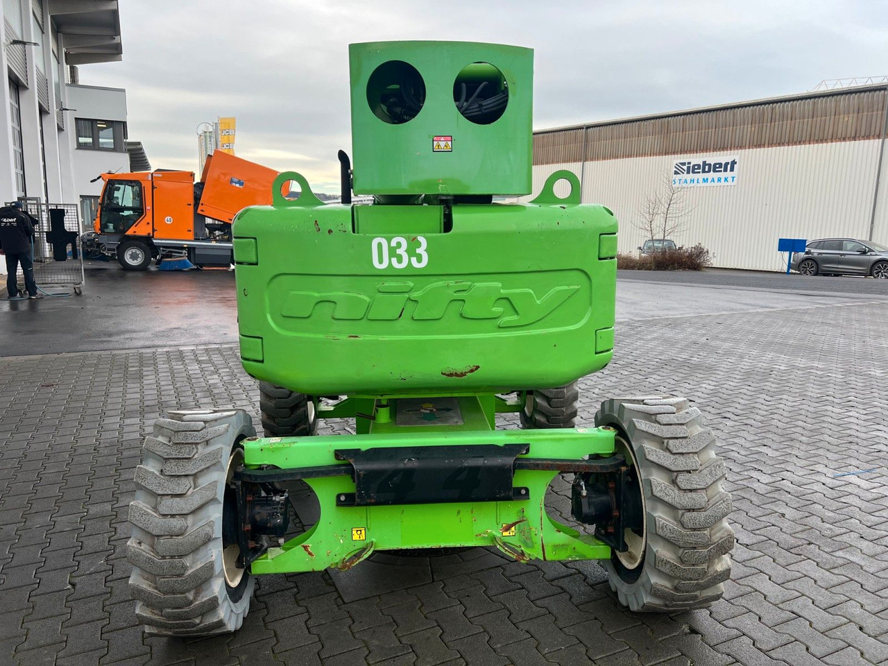 Niftylift HR17D 4X4 / 1.636h / 17m Arbeithöhe - Podizna platforma montirana na kamion: slika Niftylift HR17D 4X4 / 1.636h / 17m Arbeithöhe - Podizna platforma montirana na kamion Niftylift HR17D 4X4 / 1.636h / 17m Arbeithöhe - Podizna platforma montirana na kamion: slika Niftylift HR17D 4X4 / 1.636h / 17m Arbeithöhe - Podizna platforma montirana na kamion