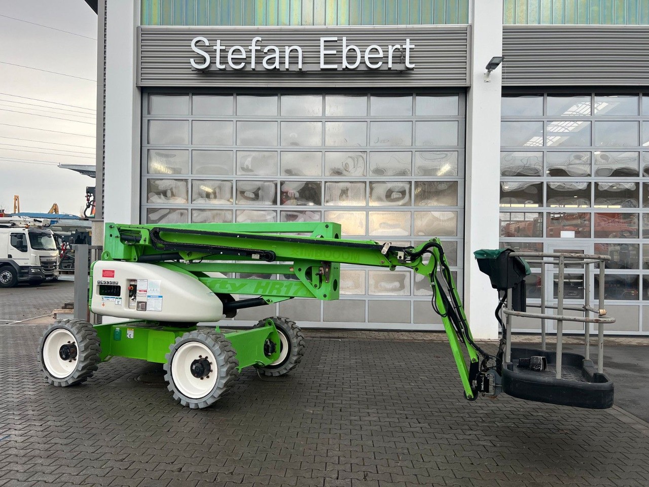 Niftylift HR17D 4X4 / 1.636h / 17m Arbeithöhe - Podizna platforma montirana na kamion: slika Niftylift HR17D 4X4 / 1.636h / 17m Arbeithöhe - Podizna platforma montirana na kamion Niftylift HR17D 4X4 / 1.636h / 17m Arbeithöhe - Podizna platforma montirana na kamion: slika Niftylift HR17D 4X4 / 1.636h / 17m Arbeithöhe - Podizna platforma montirana na kamion