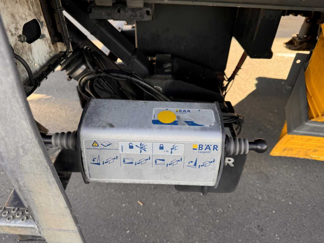 Novi Prikolica hladnjača Schmitz Cargobull SCB*2 Carrier Supra 950 U LBW Bär 2.000kg: slika Novi Prikolica hladnjača Schmitz Cargobull SCB*2 Carrier Supra 950 U LBW Bär 2.000kg Novi Prikolica hladnjača Schmitz Cargobull SCB*2 Carrier Supra 950 U LBW Bär 2.000kg: slika Novi Prikolica hladnjača Schmitz Cargobull SCB*2 Carrier Supra 950 U LBW Bär 2.000kg