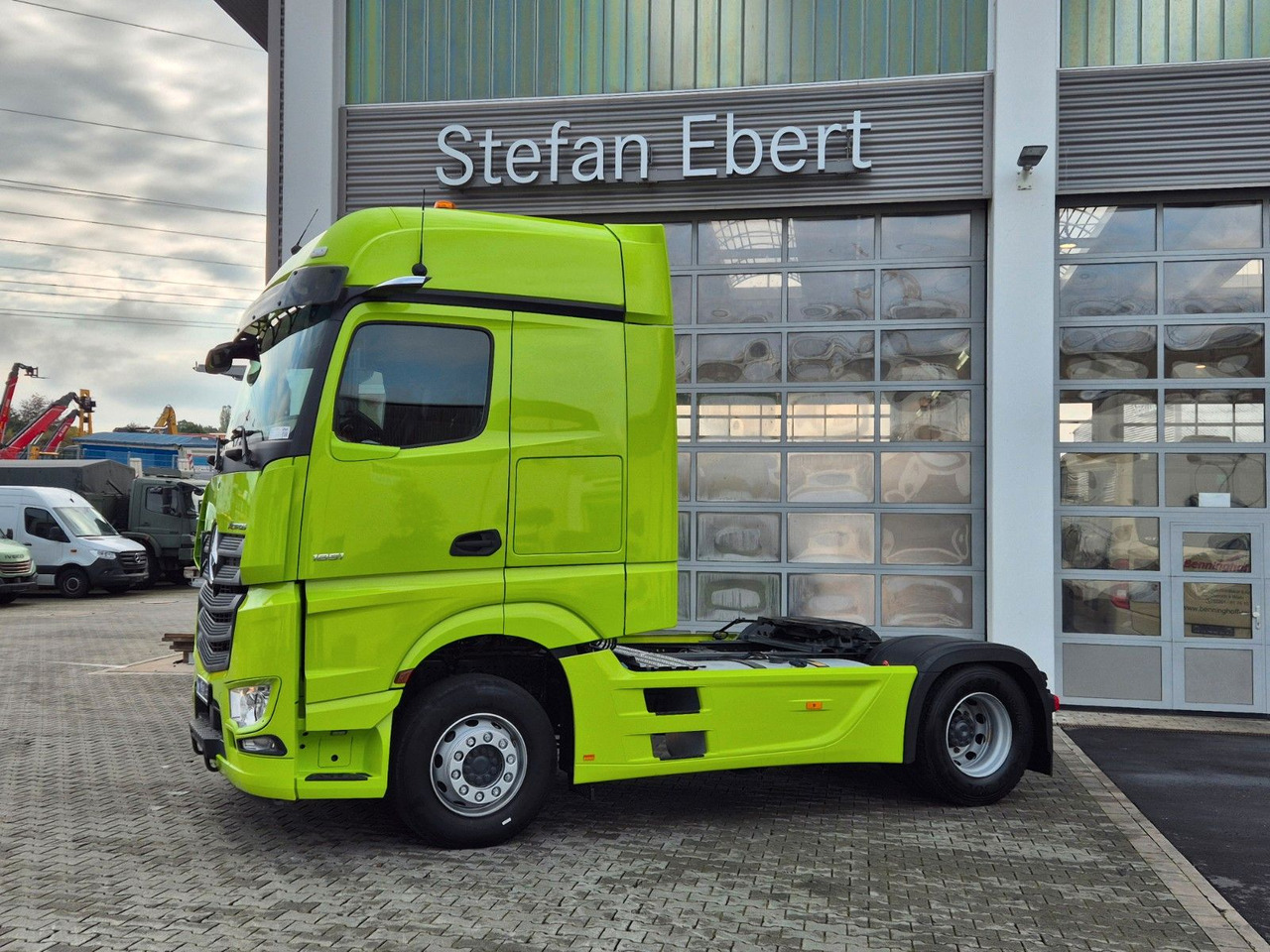 Tegljač Mercedes-Benz Actros 1851 LS Öl-Retarder Standklima Mirror Big: slika Tegljač Mercedes-Benz Actros 1851 LS Öl-Retarder Standklima Mirror Big