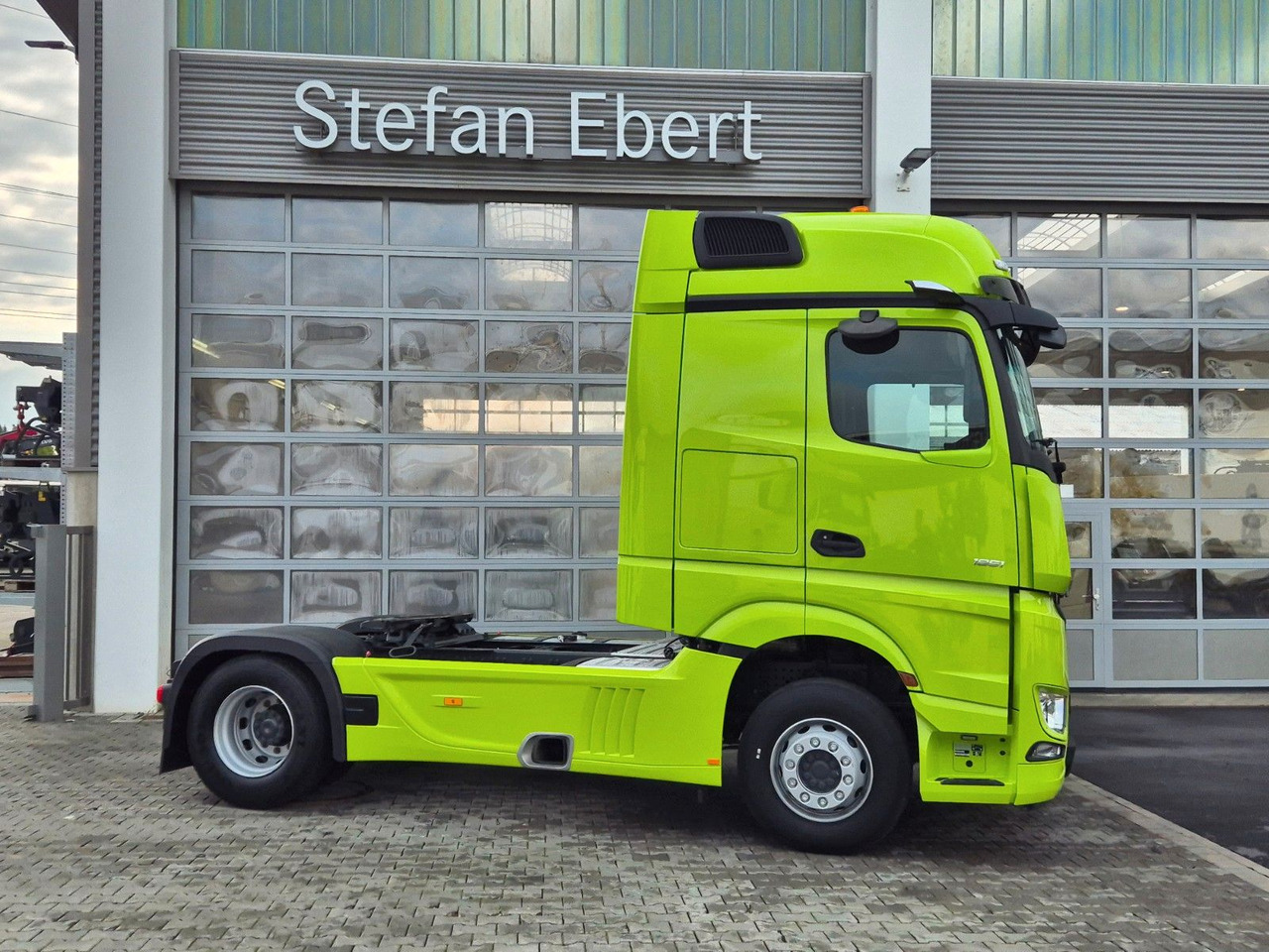 Tegljač Mercedes-Benz Actros 1851 LS Öl-Retarder Standklima Mirror Big: slika Tegljač Mercedes-Benz Actros 1851 LS Öl-Retarder Standklima Mirror Big