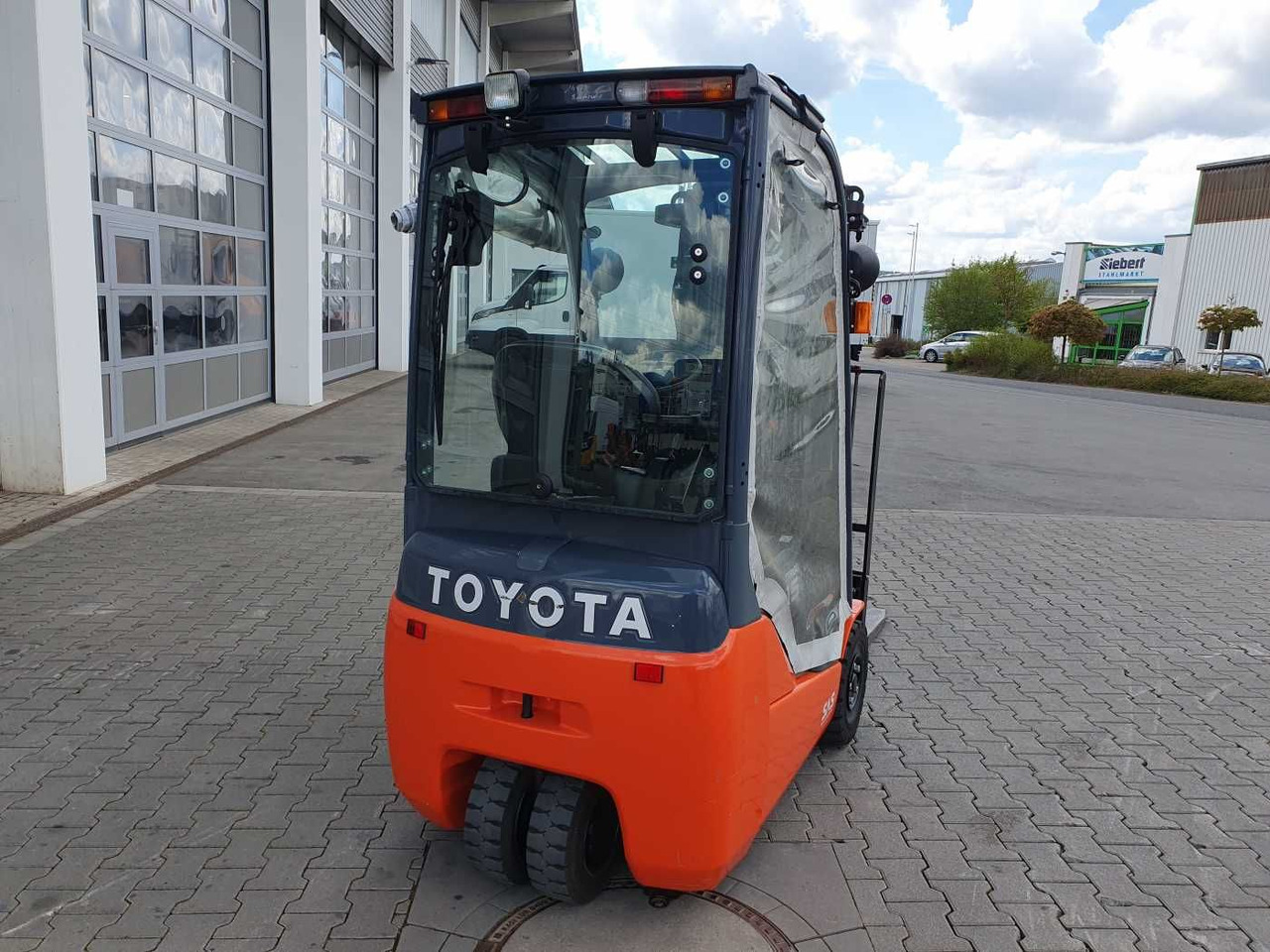 Toyota 8FBET15 / Triplex: 4.30m / nur 393h! / SS - Električni viličar: slika Toyota 8FBET15 / Triplex: 4.30m / nur 393h! / SS - Električni viličar Toyota 8FBET15 / Triplex: 4.30m / nur 393h! / SS - Električni viličar: slika Toyota 8FBET15 / Triplex: 4.30m / nur 393h! / SS - Električni viličar