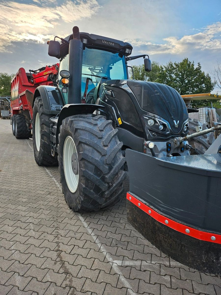 Valtra S374 / nur: 1.980h! / 06.2017 / Holzhacker - Drobilica za drvo: slika Valtra S374 / nur: 1.980h! / 06.2017 / Holzhacker - Drobilica za drvo Valtra S374 / nur: 1.980h! / 06.2017 / Holzhacker - Drobilica za drvo: slika Valtra S374 / nur: 1.980h! / 06.2017 / Holzhacker - Drobilica za drvo