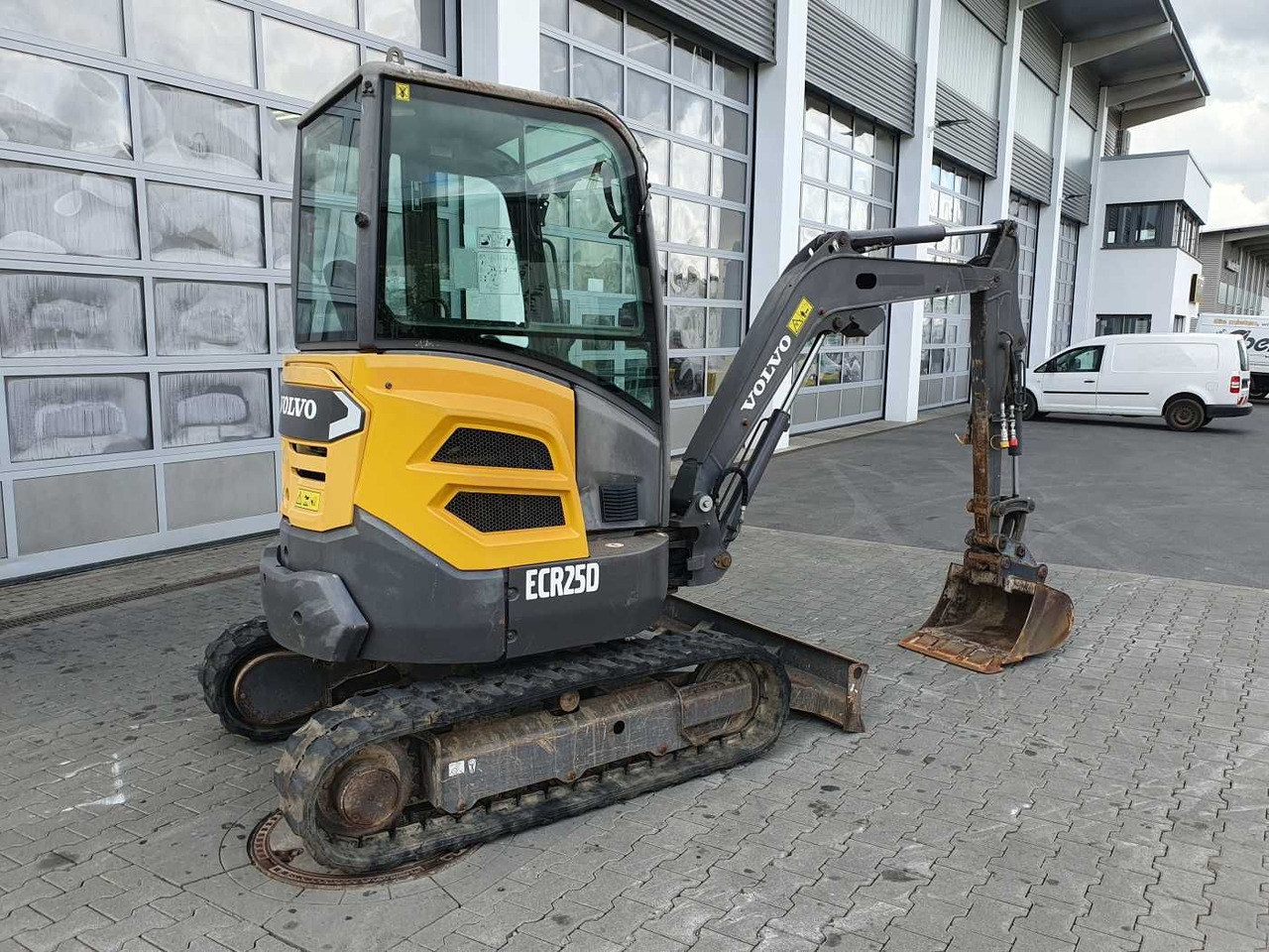 Volvo ECR25D / nur 2.974h! / 1x Tieflöffel / 2016 - Mini bager: slika Volvo ECR25D / nur 2.974h! / 1x Tieflöffel / 2016 - Mini bager Volvo ECR25D / nur 2.974h! / 1x Tieflöffel / 2016 - Mini bager: slika Volvo ECR25D / nur 2.974h! / 1x Tieflöffel / 2016 - Mini bager