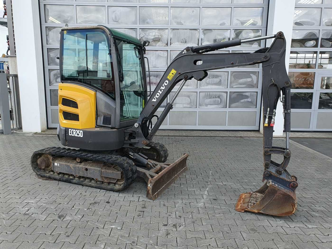 Volvo ECR25D / nur 2.974h! / 1x Tieflöffel / 2016 - Mini bager: slika Volvo ECR25D / nur 2.974h! / 1x Tieflöffel / 2016 - Mini bager Volvo ECR25D / nur 2.974h! / 1x Tieflöffel / 2016 - Mini bager: slika Volvo ECR25D / nur 2.974h! / 1x Tieflöffel / 2016 - Mini bager