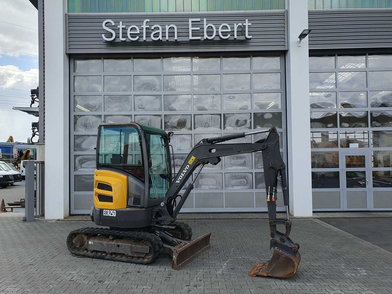 Volvo ECR25D / nur 2.974h! / 1x Tieflöffel / 2016 - Mini bager: slika Volvo ECR25D / nur 2.974h! / 1x Tieflöffel / 2016 - Mini bager Volvo ECR25D / nur 2.974h! / 1x Tieflöffel / 2016 - Mini bager: slika Volvo ECR25D / nur 2.974h! / 1x Tieflöffel / 2016 - Mini bager