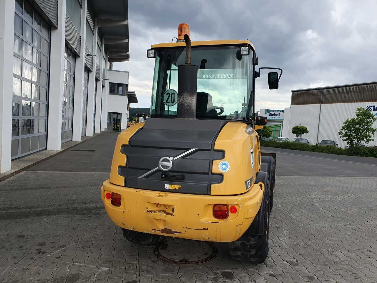 Volvo L25F / Klappschaufel (4in1) + Gabel / 3.258h - Utovarivač na kotačima: slika Volvo L25F / Klappschaufel (4in1) + Gabel / 3.258h - Utovarivač na kotačima Volvo L25F / Klappschaufel (4in1) + Gabel / 3.258h - Utovarivač na kotačima: slika Volvo L25F / Klappschaufel (4in1) + Gabel / 3.258h - Utovarivač na kotačima